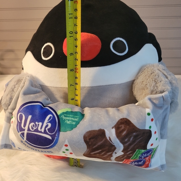 Zuru Snackles Dennis Penguin Plush Toy - Black, Gray, and Red - Picture 9 of 10